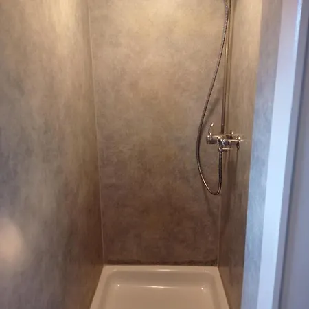 Gemuetliche Dachwohnung Homestay