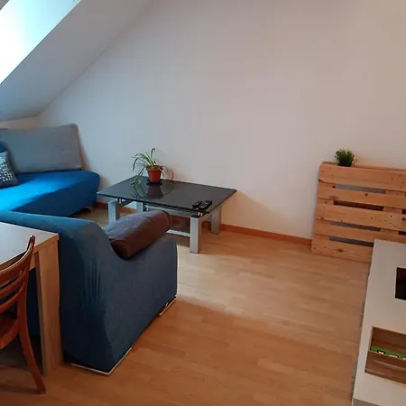 Gemuetliche Dachwohnung Homestay