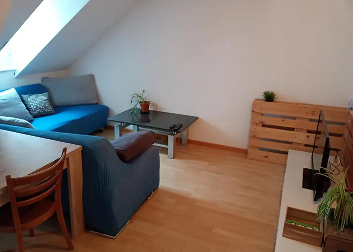 Gemuetliche Dachwohnung בית אירוח